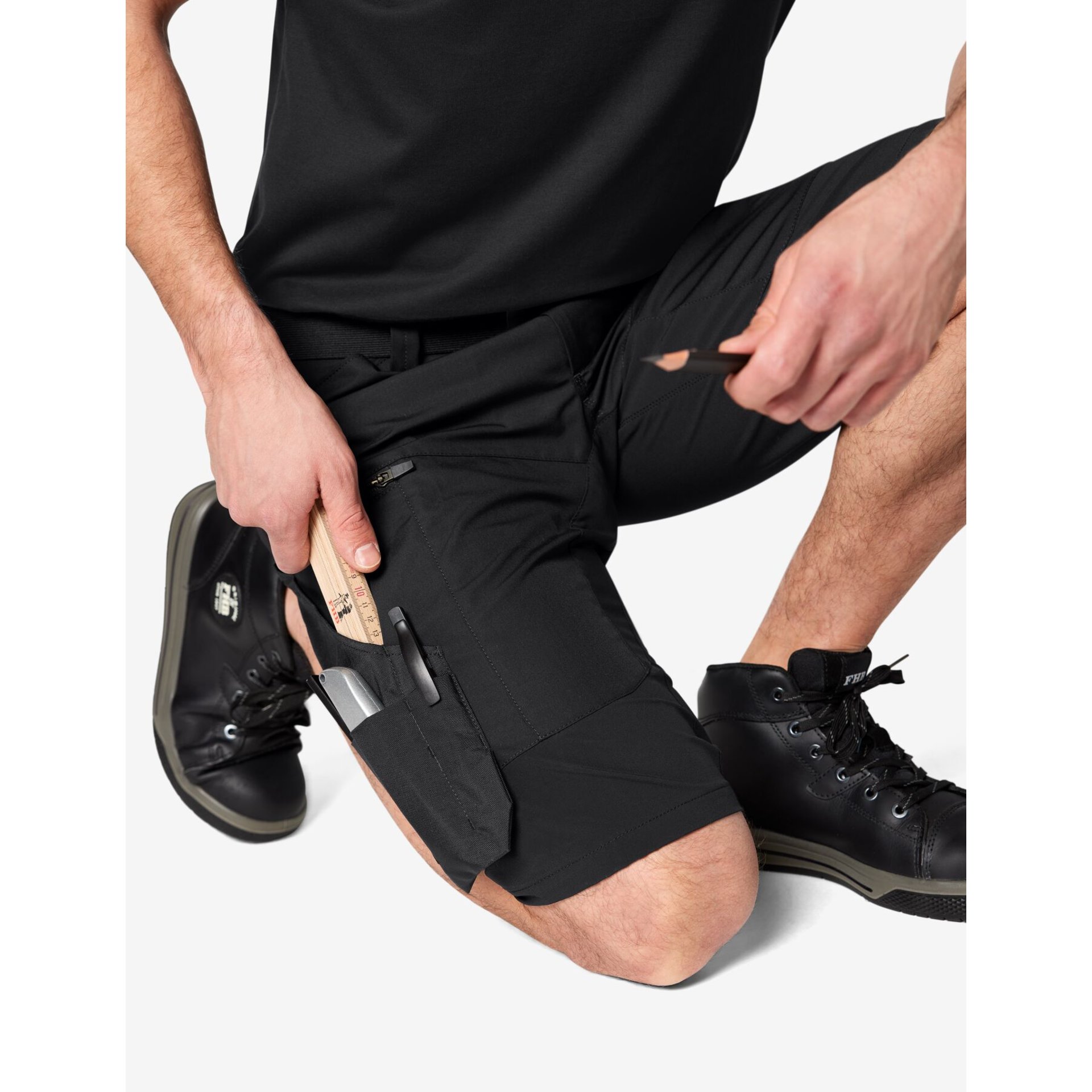 RENE Zunftbermuda leicht und elastisch schwarz 44