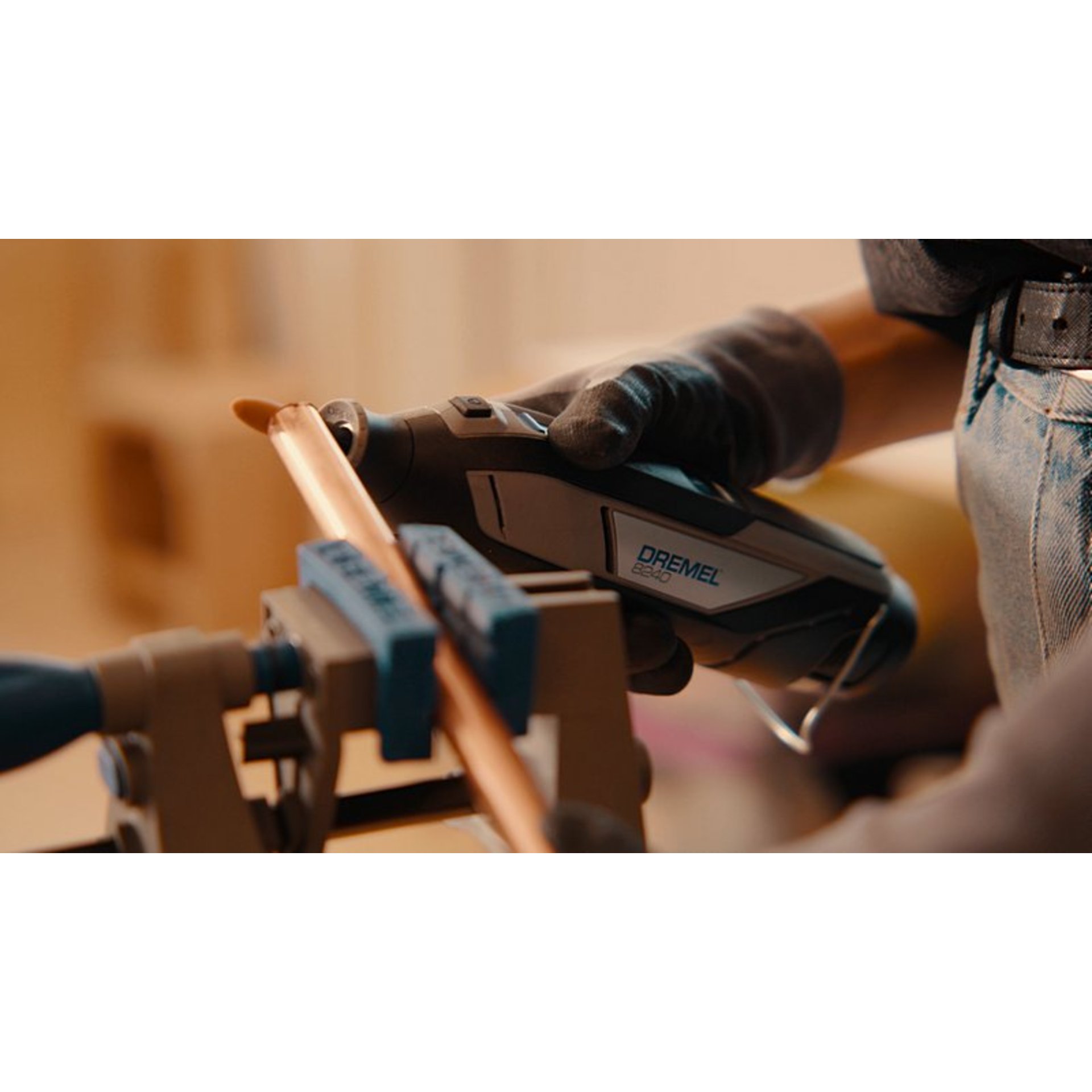 DREMEL® 8240, Kabelloses Multitool, 1 x 12-V-2-Ah-Akku), 65 Zubehöre