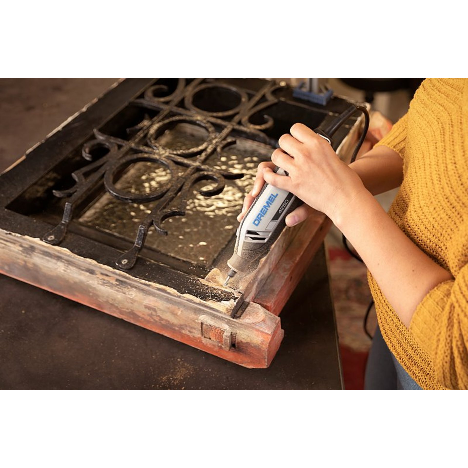 DREMEL® 4250, kabelgebundenes Multitool, 128 Zubehöre, 6 Vorsatzgeräte