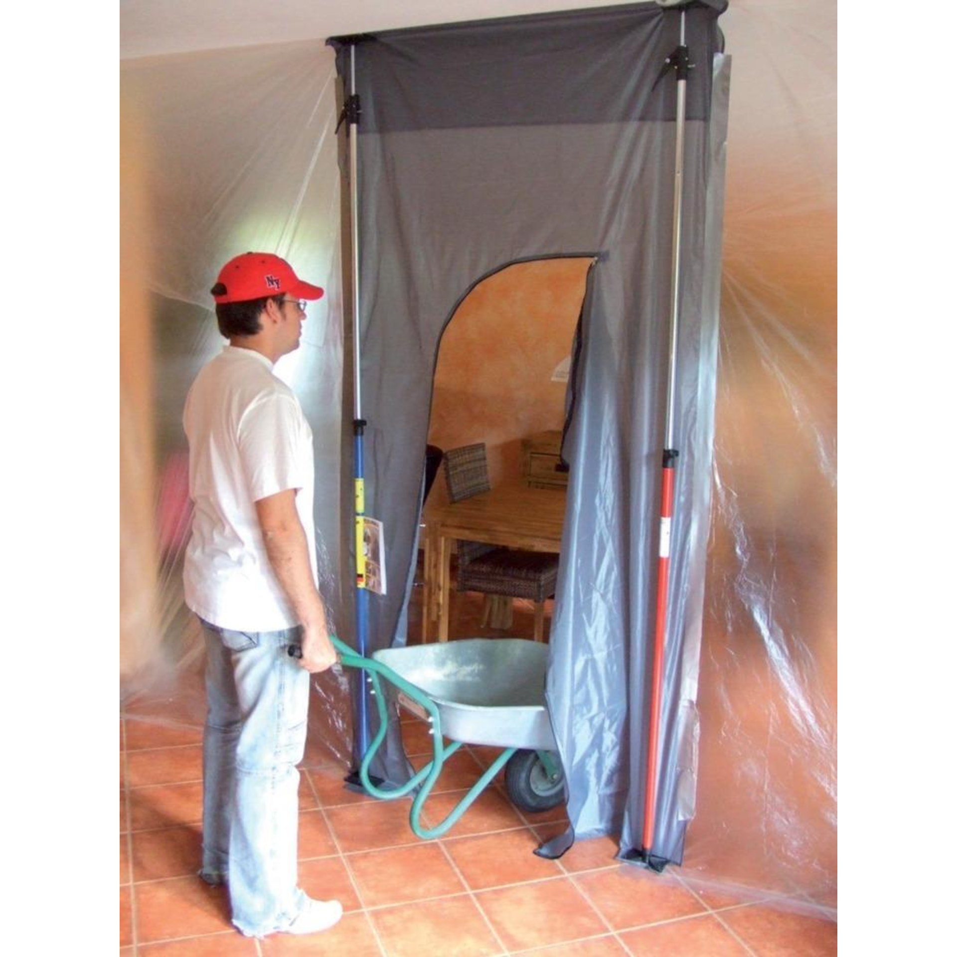Staubschutztür und -wand, mit Klemmset