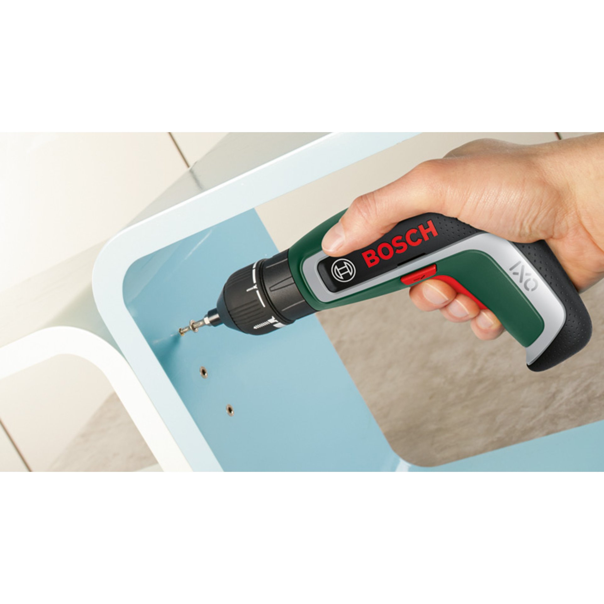 Akku-Schrauber IXO 7 mit 10 Stand. Bits u. Aufbewahrungsbox