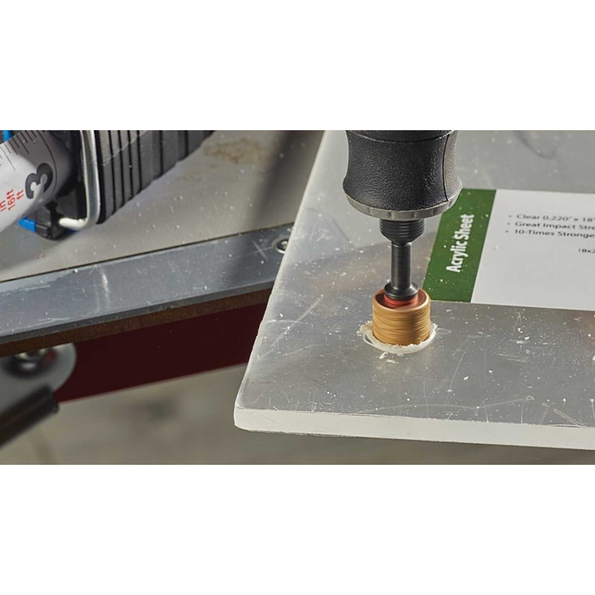 DREMEL® MAX Schleifband und Lochbohrer