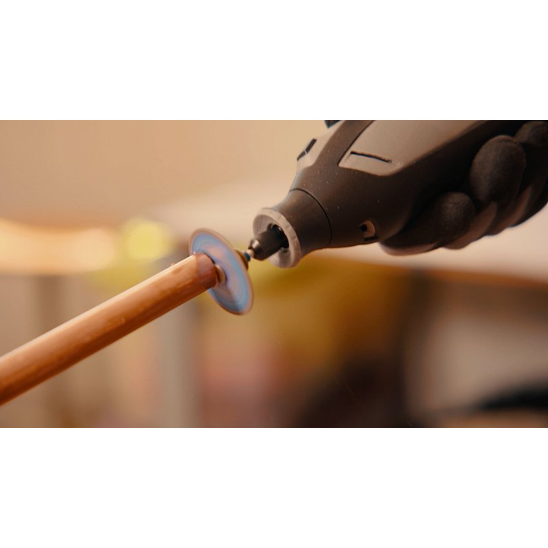 DREMEL® 8240, Kabelloses Multitool, 1 x 12-V-2-Ah-Akku), 65 Zubehöre