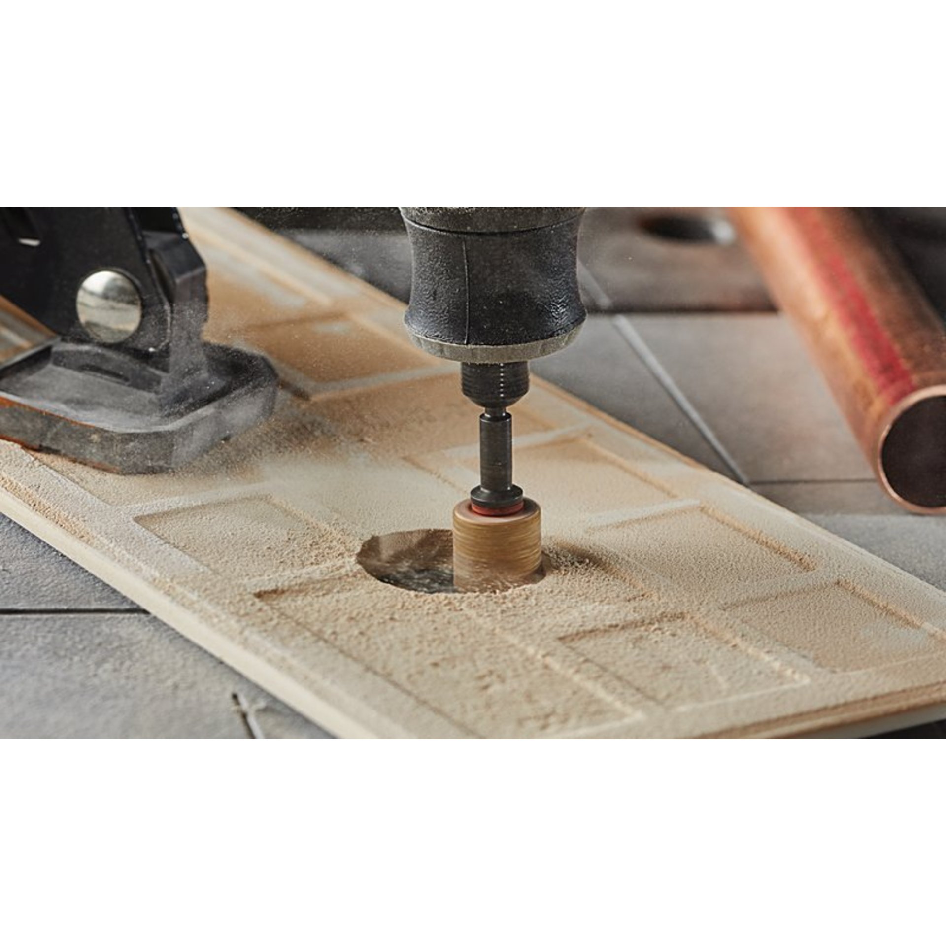 DREMEL® MAX Schleifband und Lochbohrer