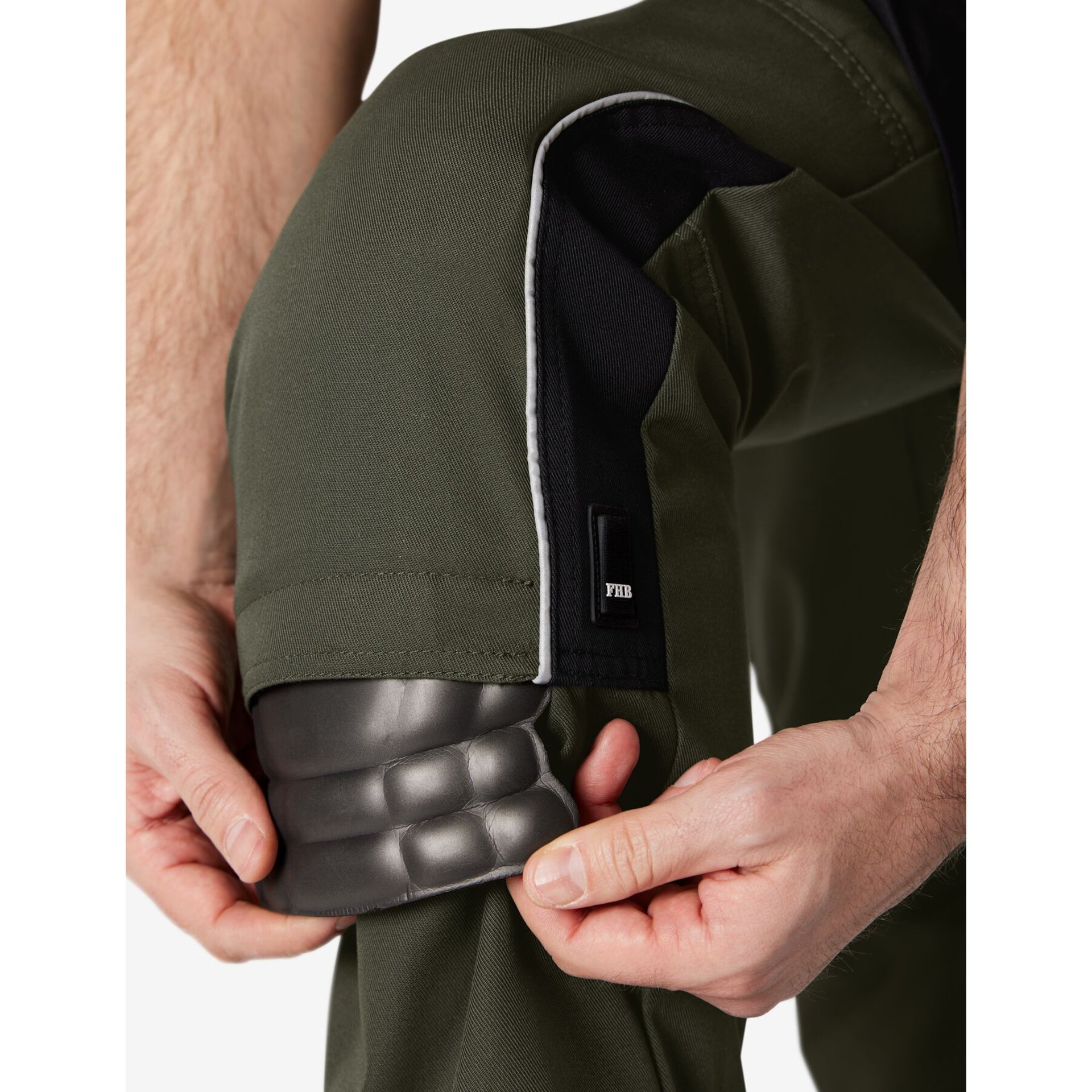 ECKHARD Latzhose oliv-schwarz 60