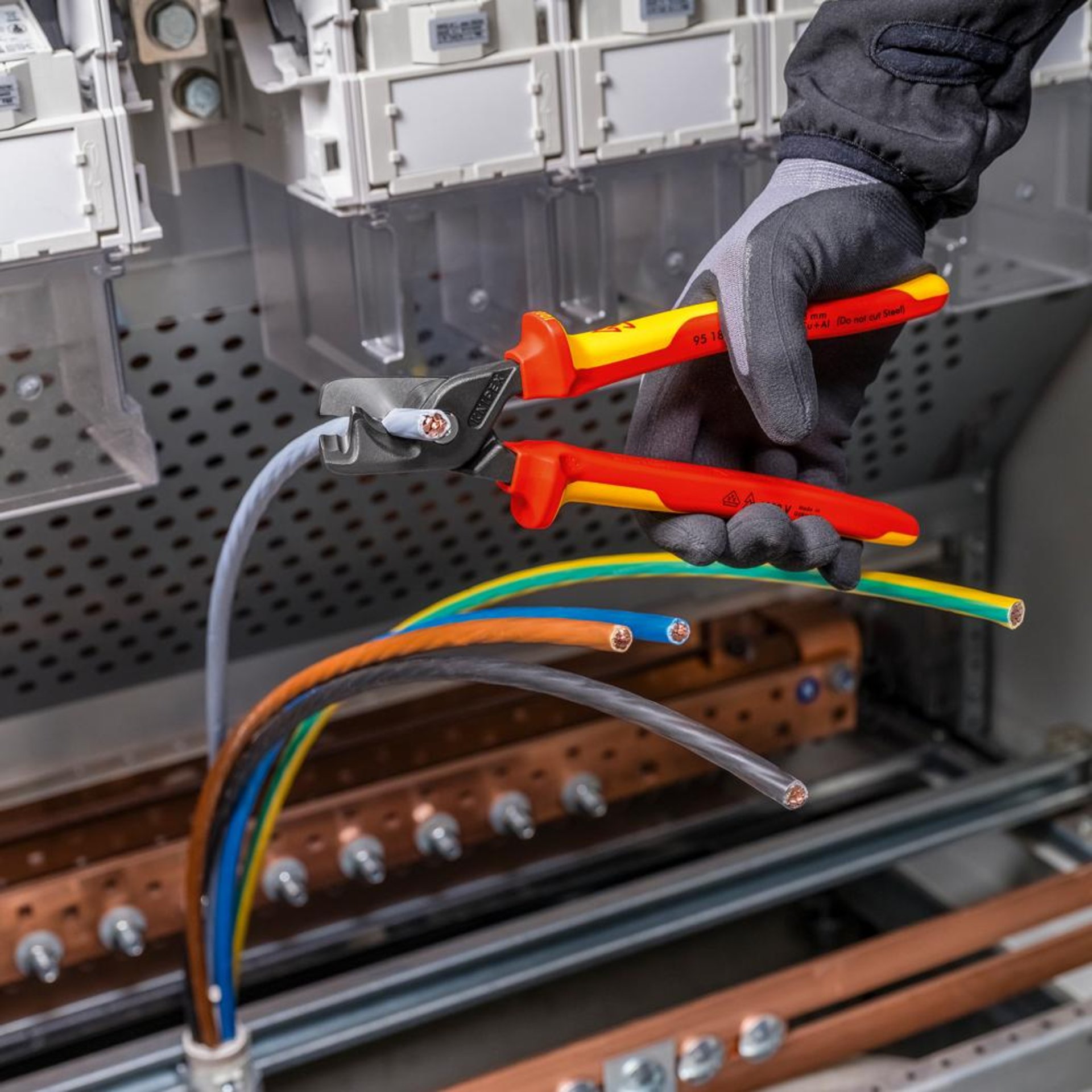Kabelschere VDE mit Mehrkomponenten-Griffen 225mm schlanke Kopfform KNIPEX
