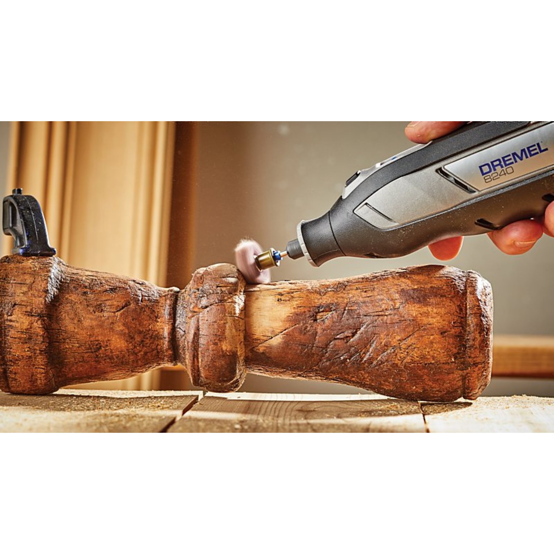 DREMEL® 8240, Kabelloses Multitool, 1 x 12-V-2-Ah-Akku), 65 Zubehöre