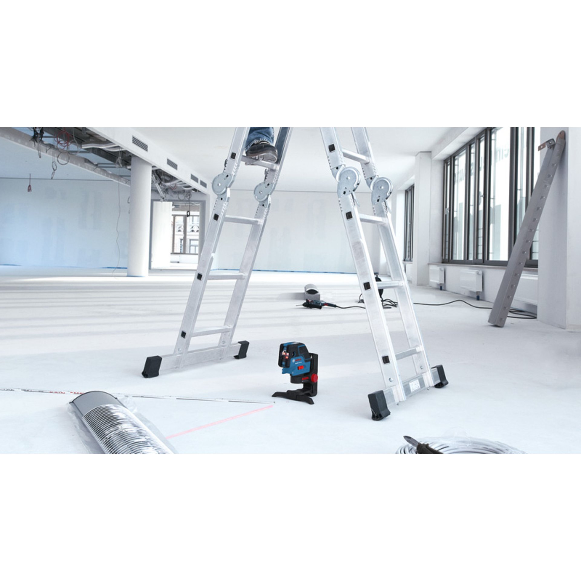 Kombilaser GCL 25, 4 x 1,5 V-LR6-Batterie (AA) + Baustativ BT 150 Professional