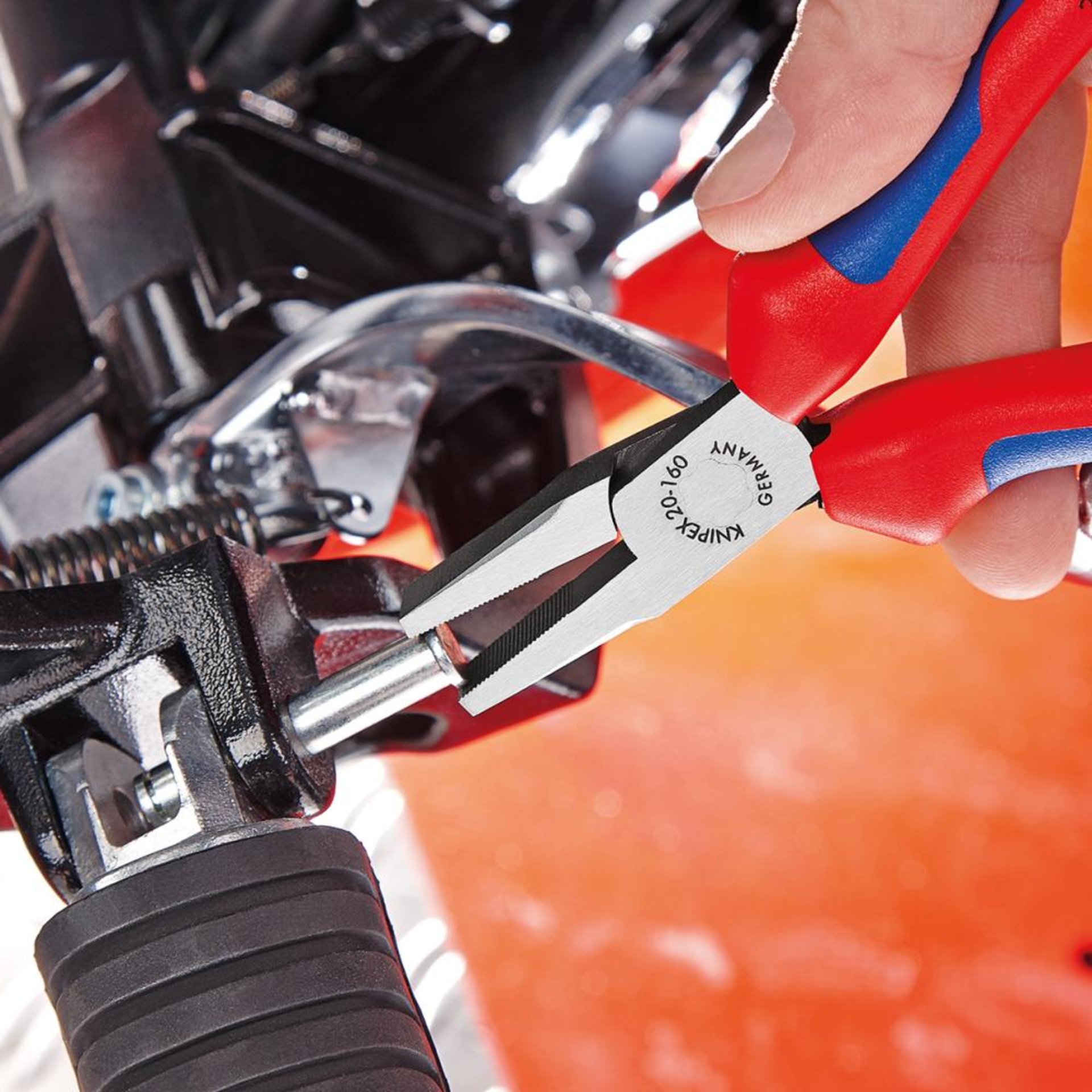 Flachzange poliert mit Mehrkomponenten-Griffen 140mm KNIPEX