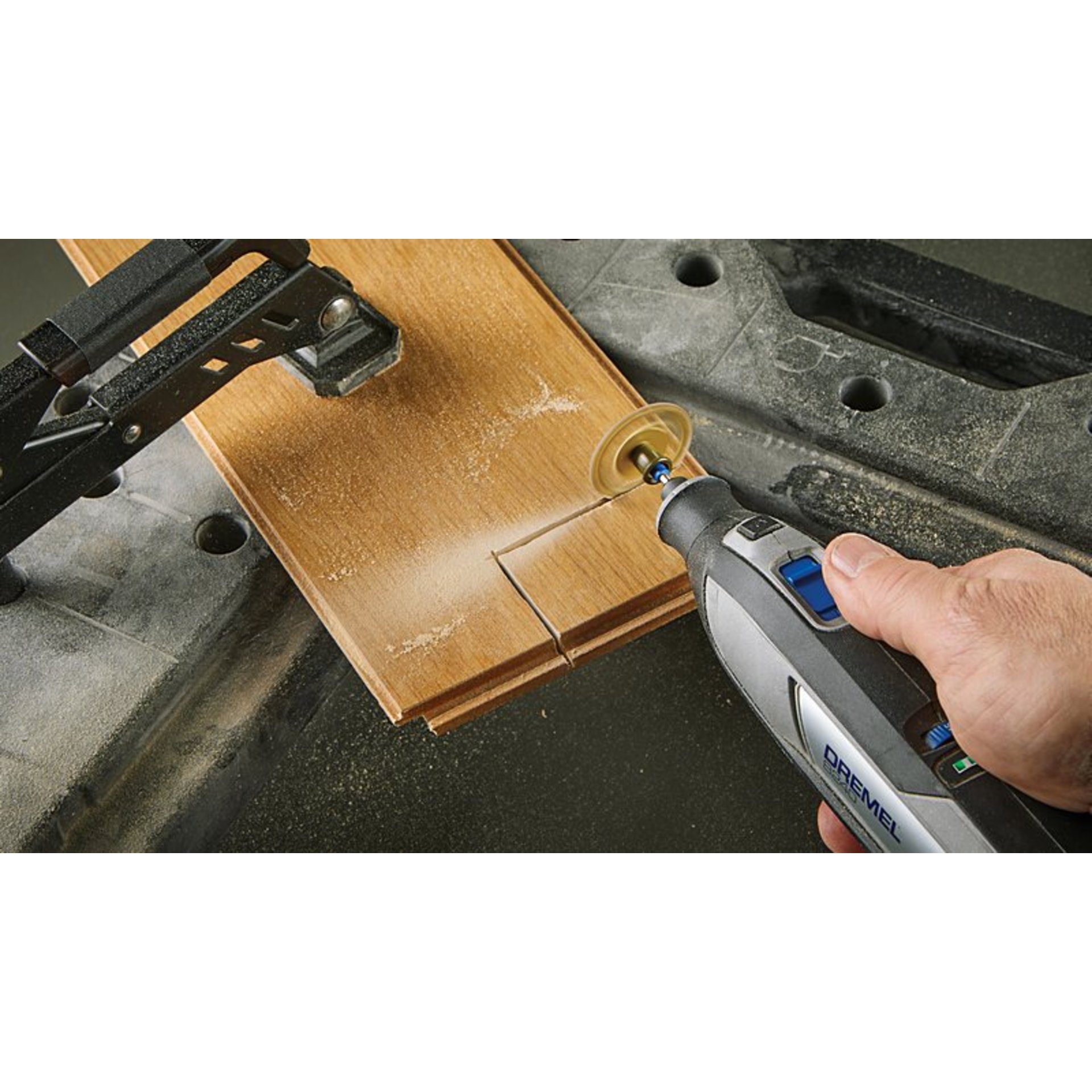 DREMEL® 8240, Kabelloses Multitool, 1 x 12-V-2-Ah-Akku), 65 Zubehöre