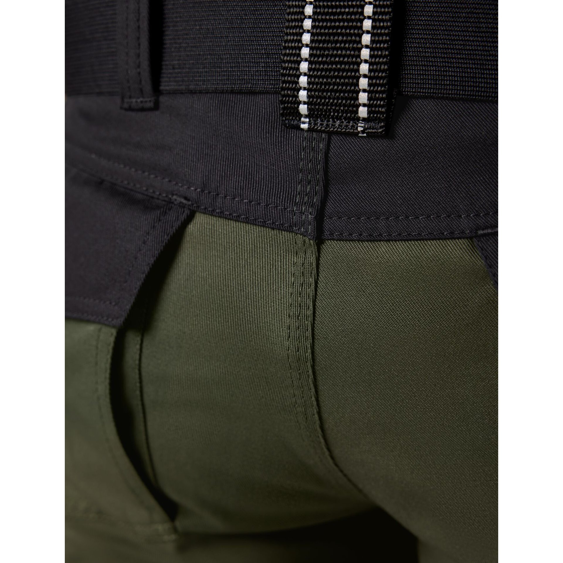 ECKHARD Latzhose oliv-schwarz 60