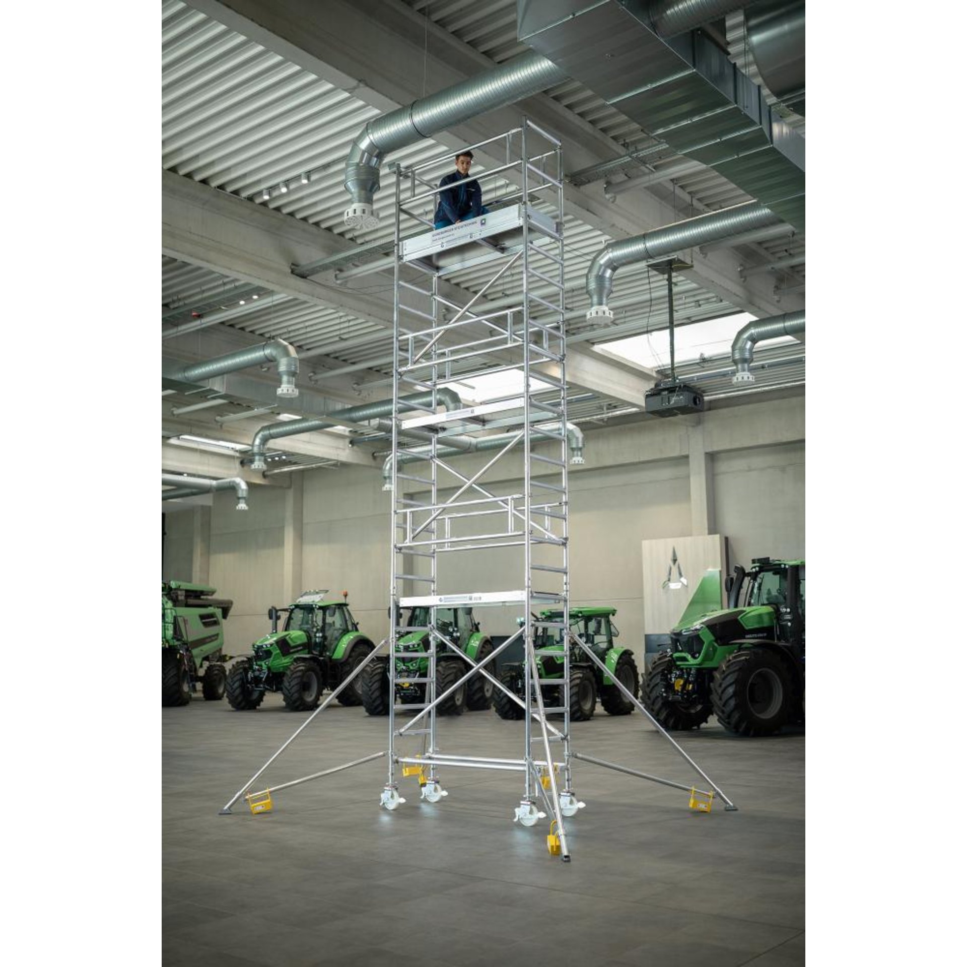Rollgerüst m. Auslegern Plattform B2450xT750 mm Plattformhöhe 5,35 m Arbeitshöhe bis 7,35 m