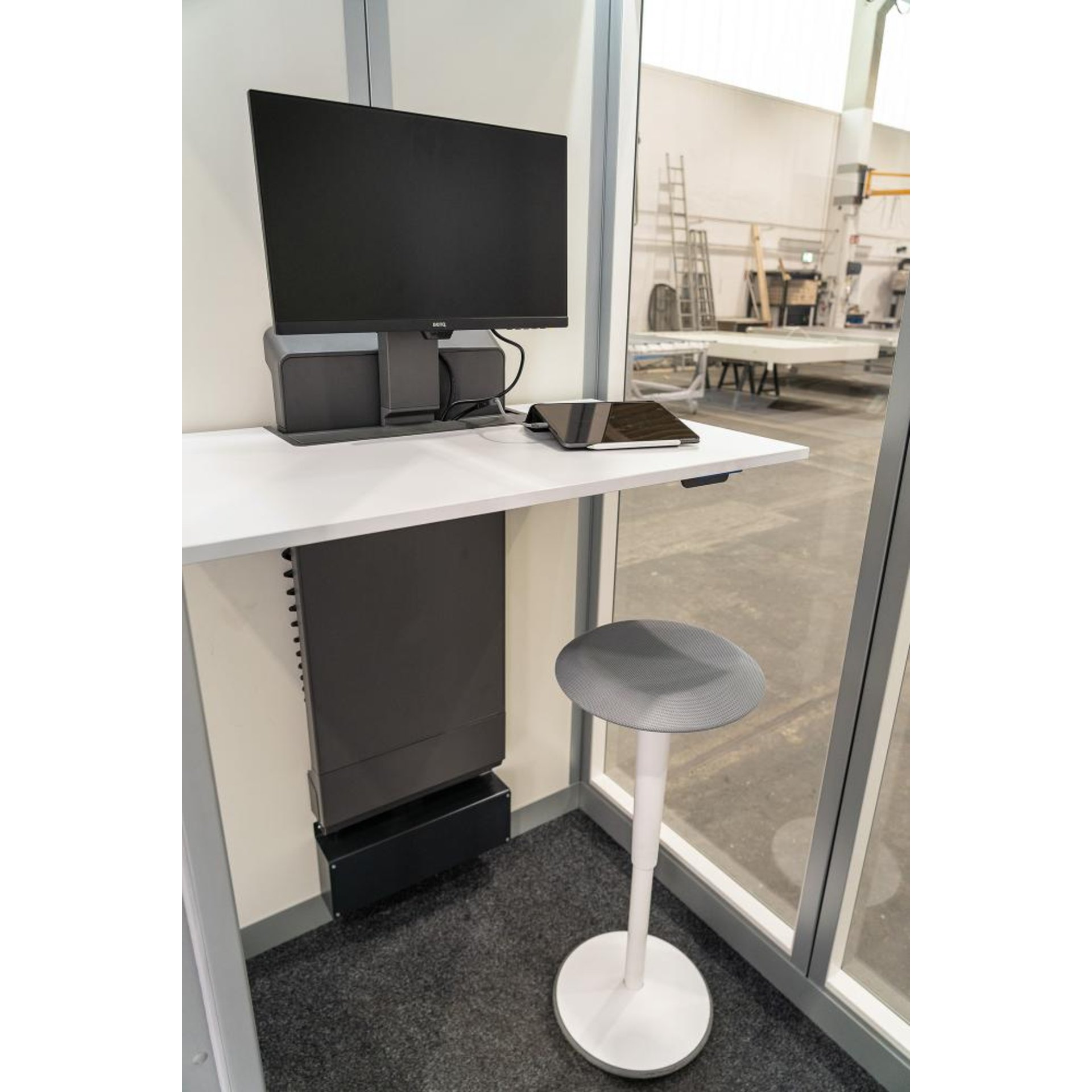 Meeting Point 1 B1188xT1148xH2830 mm RAL 9006 außen